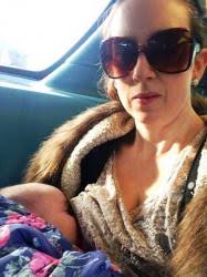 Facebook Diprotes Setelah Menghapus Foto Seorang Ibu Menyusui