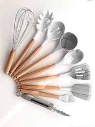 Bambu saplı çatal bıçak takımı tek kullanımlık set seyahat peynir kurulu fiber ve bıçak toptan fiber kılıf ile doğal ahşap biyobozunur. 9 Parca Bambu Sapli Mermer Desen Silikon Servis Seti