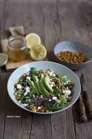 Essen kochen kochen und backen blätterteig spinat feta feta käse zitrone vegan hackbraten gebratenes bauernbrot toastbrot. Rucola Mit Avocado Feta Und Knusprigen Kichererbsen 7 Blogger 7 Schnelle Salatideen Prasentiert Von Florette Dreierlei Liebelei