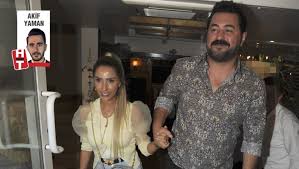 Evinde bizi eşi ayşegül hanım, çocukları destan ve çağan'la karşılayan serkan kaya, bu evde kendime kendime ait bir dünya yarattım. dedi. Serkan Kaya Esimin Dogum Gununu Kutlamak Icin Toplandik