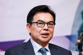 Bapanya adalah pegawai daerah dan kemudian menjadi setiausaha kerajaan negeri kelantan. Government Should Consider Increasing Bus Fares Ktb The Edge Markets