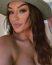 Savannah Rollins's Instagram, Twitter & Facebook