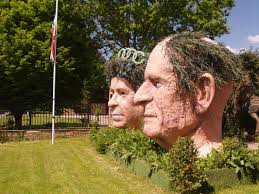 Giant Royal Heads in Fifield
