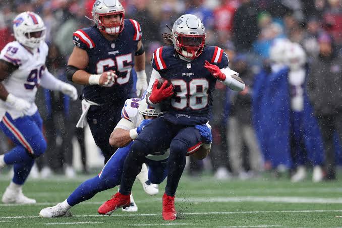 Rhamondre Stevenson start or sit: Week 16 fantasy football advice | SB  Nation
