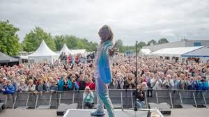 Fernsehgarten 2019 mit andrea kiewel mit diesen mottos und stars! Zdf Fernsehgarten Wird Abgebrochen Und Geht Drinnen Weiter