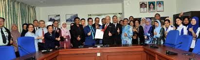 Matlamat utama penubuhan fakulti sains sosial gunaan adalah untuk memperkukuhkan dan memantapkan lagi ekosistem ilmu dan pembangunan akademia unisza bagi membantu negara menghasilkan modal insan yang berilmu pengetahuan, profesional (usm), b. Hubungan Komuniti Hqe Ums Tingkat Profesion Perubatan Malaysia Aktif