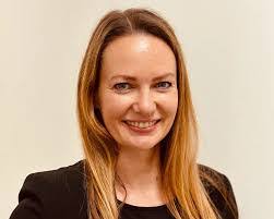 Iris Oswald's Instagram, Twitter & Facebook