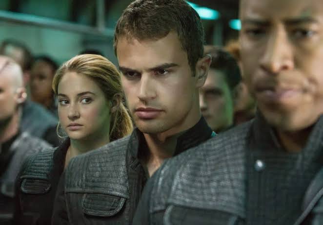 REVIEW] Divergent - 3 Stars | Rotoscopers