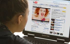 youtube watching ile ilgili görsel sonucu