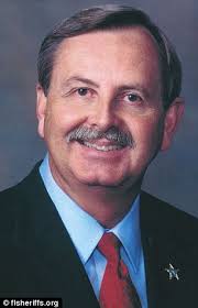 Patrick Swayze's widow causes mistrial in Florida cop case