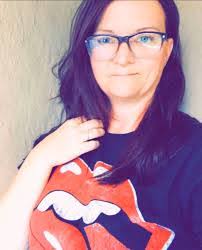 Carie Lee's Instagram, Twitter & Facebook