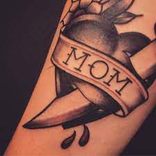 La actriz jennifer aniston sufrió un duro golpe el miércoles con el fallecimiento de su madre, nancy dow. 45 Ideas De Tatuajes Para Recordar A Una Madre Fallecida