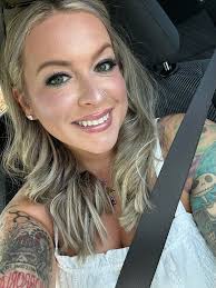 🌸 FRIEND APPLICATION 🌸 🎂 Age: 35 🏠 Status: Recently single and focusing 