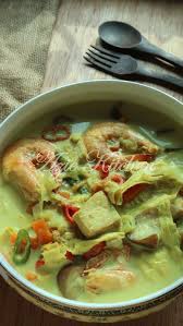 Pertama kali mommy mencuba kuah lodeh bersama nasi himpit yang dibuat oleh kawan, sampai sekarang rasa kesedapan kuah lodeh mommy ingat. Lontong Dan Kuah Lodeh Azie Kitchen Yang Paling Sedap Azie Kitchen
