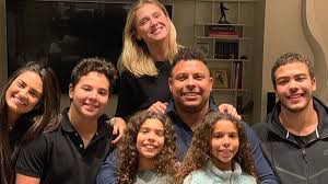 Ronaldo luis nazário de lima (locally: Quien Es Quien En Esta Foto De Familia De Ronaldo As Com