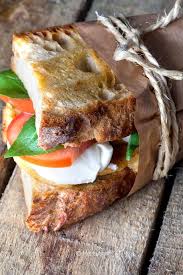 Mis Lutier Bocadillo Caprese Con Pollo Confort Food Cafe Food Food