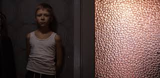 Ricordo solo il finale dove un bambino scomparso viene ritrovato su un palazzo o un grattacielo dal padre o da un detective. Loveless L Incubo Sommesso Il Tascabile