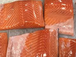 Tulang, fillet, daging mentah, ikan salmon, makanan laut, makanan, piring, daging, makan malam, lezat. 7 Kesalahan Umum Yang Sering Dilakukan Saat Mengolah Salmon Kumparan Com