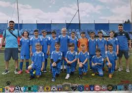 Oltre a dare la tua opinione su questo tema, puoi anche farlo su altri termini relativi a monitorul, vrancea, monitorul de suceava, monitorul de botosani, monitorul de neamt, monitorul. Galerie Foto Fotbal Juniori Csm Focsani 2007 Grupa 2010 La Cupa Copiilor Focsani Ziare Com Mobile