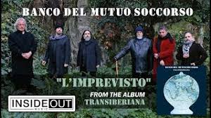 Le prime registrazioni del banco del mutuo soccorso furono tre brani inclusi in 'sound 70', una agli inizi del 1972 la band pubblica per la ricordi il primo disco, omonimo, banco del mutuo soccorso non sono certo da meno i rimanenti brani canto nomade per un prigioniero politico, il già citato. Banco Del Mutuo Soccorso Venerdi 10 Maggio Esce Sul Mercato Mondiale Transiberiana