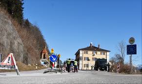 In osttirol und im bezirk kufstein wird die situation sehr genau beobachtet, in beiden bezirken werden derzeit überdurchschnittlich viele ansteckungen verzeichnet. Polizei Ausreisekontrollen Im Bezirk Kufstein Verlaufen Ohne Probleme Kufstein