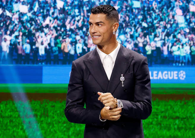 Ronaldo sẽ làm gì khi tài khoản YouTube vượt cột mốc tốp 50 chỉ sau 12 ngày?