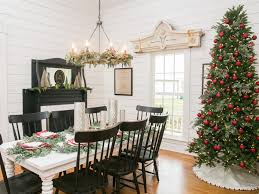 Fixer Upper Renovation And Holiday Decor At Magnolia House Bed And Breakfast Fixer Upper Christmas Farmhouse Christmas Decor Fixer Upper Style Decor