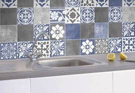 Encimera cocina negra con azulejos para cocinas blancos y suelo de imitación madera gris. Adhesivos Para Azulejos Vinilo Para Azulejo Cocina Azul Vogue 10 X 10 Cm Hecho A Mano Por Wa Vinilo Azulejos Cocina Vinilos Para Azulejos Vinilo Azulejos