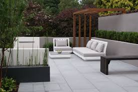 Hannah Collins Uses Shou Sugi Ban In Her Latest Beautiful Garden Shousugiban Charred Cedar Building A Pergola Contemporary Garden Design Exterior Solutions