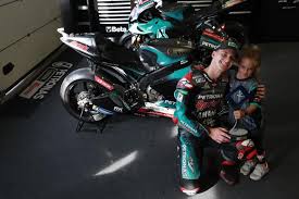Fabio quartararo elbow down, knee down,shoulder down #motogp #yamaha #20 #fabioquartararo #eldiablo. Family Time After The Race Fabio Quartararo Facebook