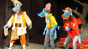 De nu, am să suflu din toate puterile, iar casa ta se va preface în mici fărâme! Trei Lupi È™i O ScufiÈ›Äƒ RoÈ™ie La Teatrul Vasilache BotoÈ™ani Foto Video È™tiri BotoÈ™ani CulturÄƒ Stiri Botosani Ro