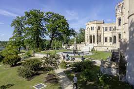 Es steht im gleichnamigen park und stadtteil der brandenburgischen landeshauptstadt potsdam. Stiftung Preussische Schlosser Und Garten