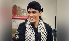 Aku senyap sahaja mendenar katanya itu. Gus Miftah Pendiri Pesantren Ora Aji Dan Pendakwah Kaum Marjinal Gomuslim