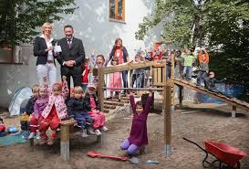 Es sind brancheneinträge zu bank in ingolstadt gefragt? Sparda Bank Ingolstadt Schenkt Dem Kinderhaus Ein Klettergerust Burgerhilfe Ingolstadt