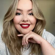 Ella Piper (@EllaPiper_)