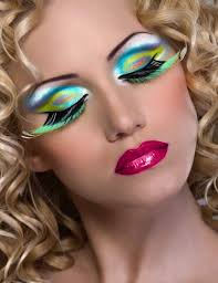 Grelle Effekte Benutzen Auffallig Viele Farben Star Look Schminkzeug Fantasy Make Up Make Up Designs