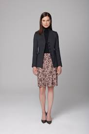 Im Masskonfektionierten Duo Aus Blazer Und Faltenrock Von Dolzer Sind Sie Perfekt Fur Das Office Ge Business Womens Fashion Professional Fashion Suits For Women