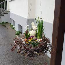So auch am letzten wochenende. Diy Anleitung Fur Eine Exklusive Osterdekoration Fur Draussen Zum Hangen Blumen Flora Line