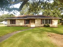 2416 2nd Ave Lake Charles La 70601 4 Bed 2 Bath Single Family Home Mls 190927 16 Photos Trulia In 2020 Lake Charles Home And Family Trulia