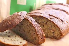 Wurziges Low Carb Brot Mit Hanfsamenmehl Walnussen Sonnenblumenkernen Und Leinsamen Perfekt Als Begleiter Fur Herzhafte Brot Low Carb Rezepte Rezepte Lecker