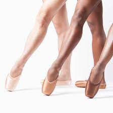 We offer demi pointe shoes for students transitioning into hard pointe shoes as well as studio pro models. Freed Of London Usa Home Facebook