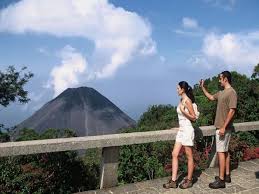 Él es argentino y ella brasileña, han visitado 11 países desde el 2017, al llegar a el salvador su aventura se alargó a más de un año debido a la pandemia, pero ahora aseguran estar en el país más. Turismo El Salvador Com El Salvador Beautiful Volcano