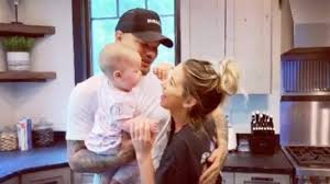 How did kane brown meet his wife? Kane Brown Dances With Wife Baby Daughter Sings Worship You Before It Was Released Country Music Family