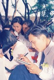 Quê quán ở xã hành đức, huyện nghĩa hành, tỉnh quảng ngãi) là một chính trị gia người việt nam. Tiá»ƒu Sá»­ Diá»…n Vien Le Cong Tuáº¥n Anh