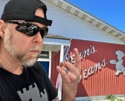 Debbie Kirwan's Instagram, Twitter & Facebook