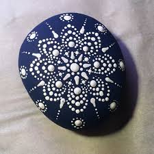 Black And White Mandala Rock Painting Hand Painted Mandala Stone White On Dark Blue Painted Rocks Mandala Stones Stone Painting