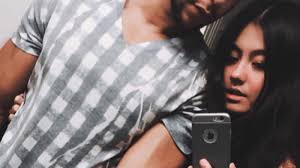 Pacaran dengan Bule, Agnez Mo Dibully