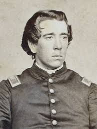 Elisha Hunt's Instagram, Twitter & Facebook