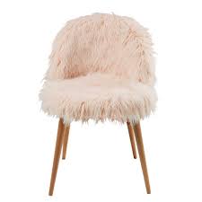 chaise en fausse fourrure rose et bouleau massif mauricette maisons du monde vintage chairs dining chairs diy outdoor dining chair cushions
