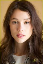 Hear me out, astrid berges frisbey as arya 😏 i saw this recommendation  once and i´ve never pictured her as played by anyone else really...
